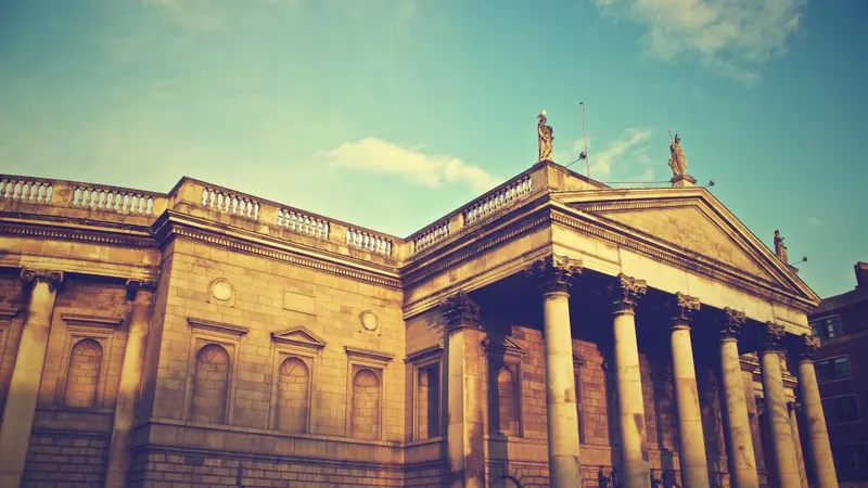 Crypto-Friendly Banks in 2026: Types, Examples and What to Check
