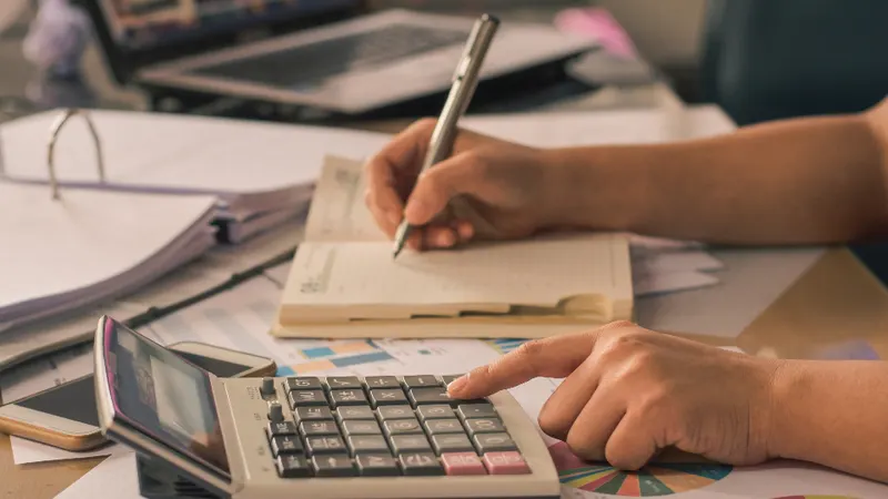 UK Statutory Residence Test Explained: Days, Ties and Split Years